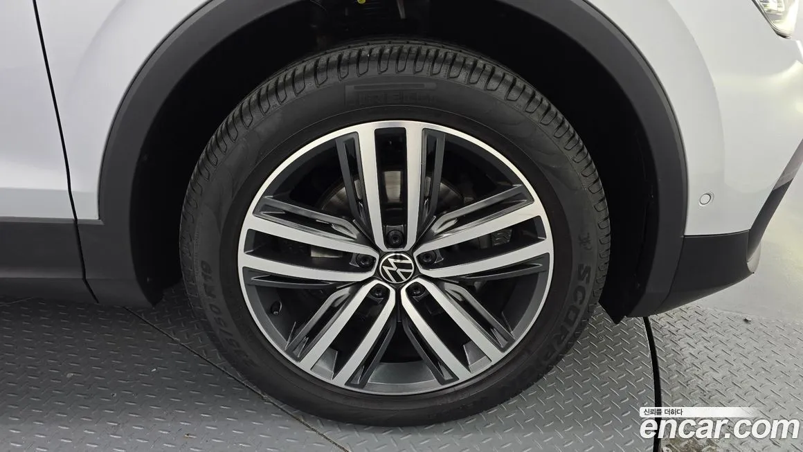 Volkswagen Tiguan — фото 5