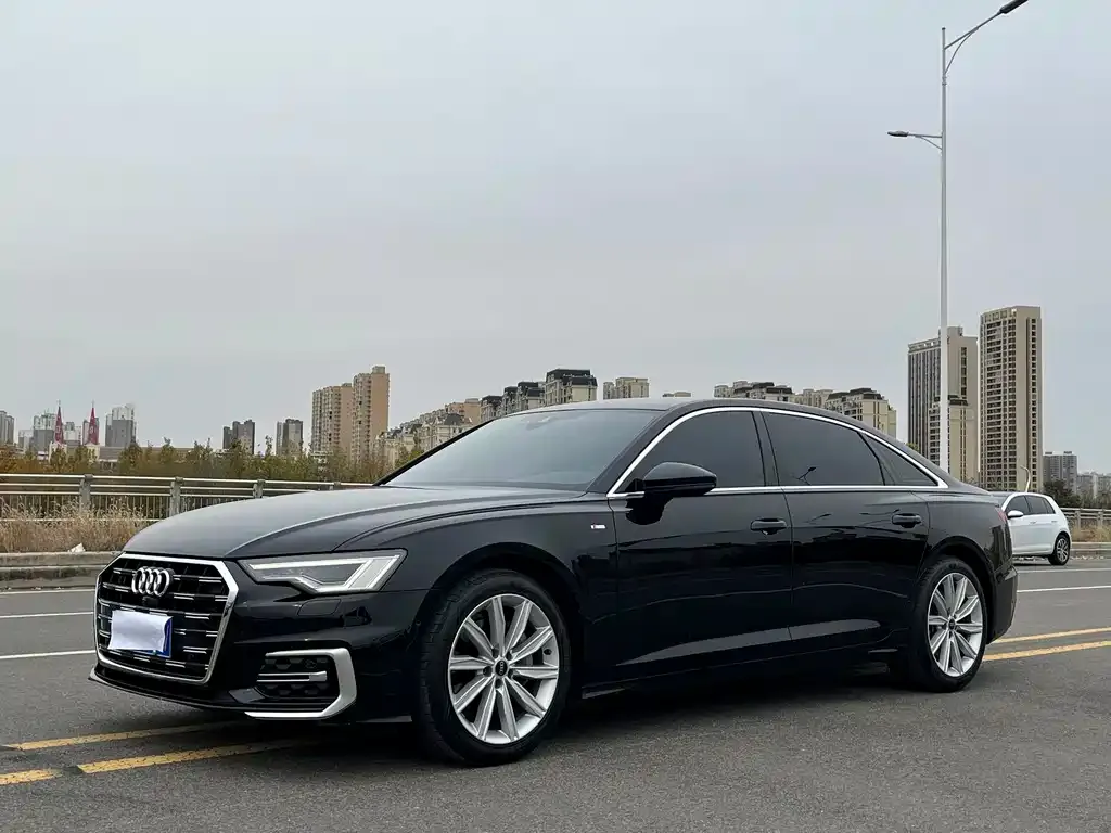 Audi A6L — фото 1
