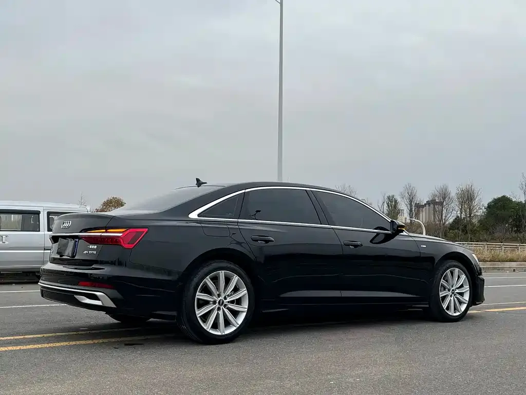 Audi A6L — фото 5