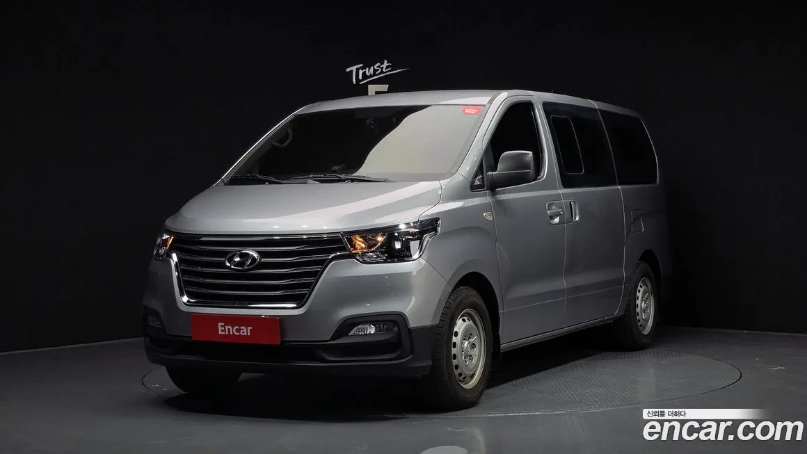 Hyundai Starex — фото 1
