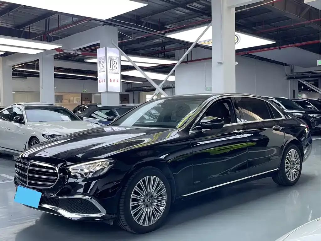 Mercedes-Benz E-Class — фото 1