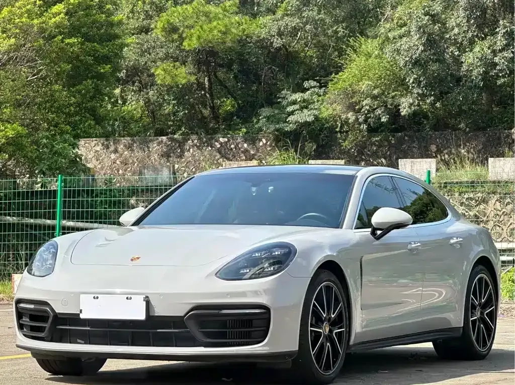 Porsche Panamera — фото 1