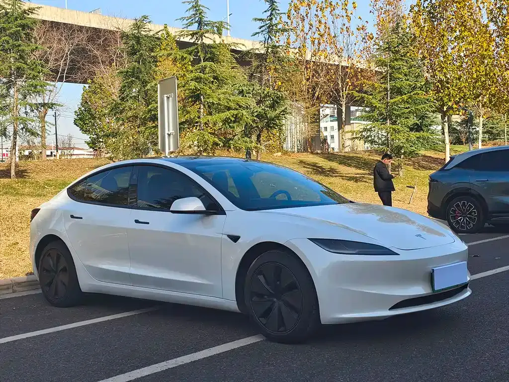 Tesla Model 3 — фото 3