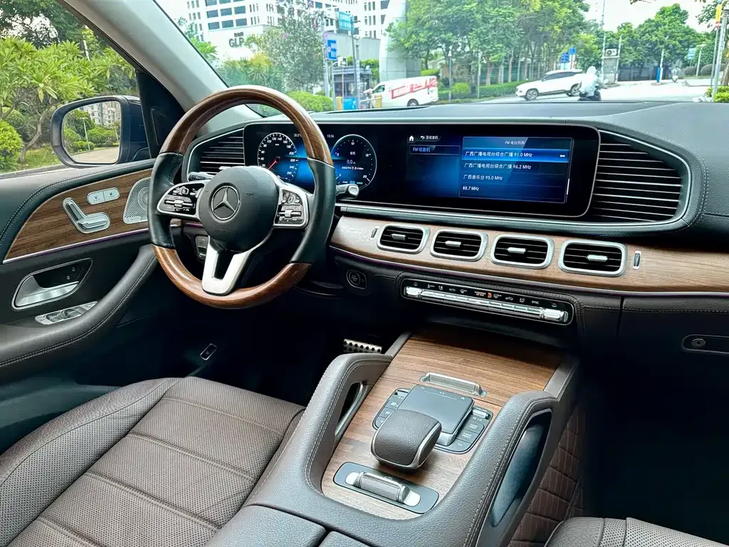 Mercedes-Benz GLS — фото 8