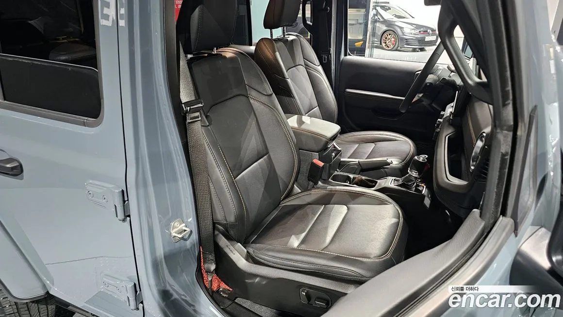Jeep Wrangler — фото 10