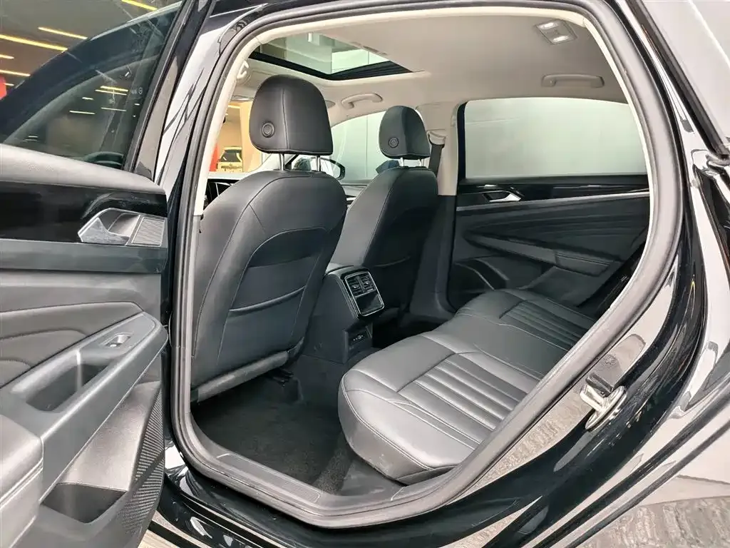 Volkswagen Passat — фото 8