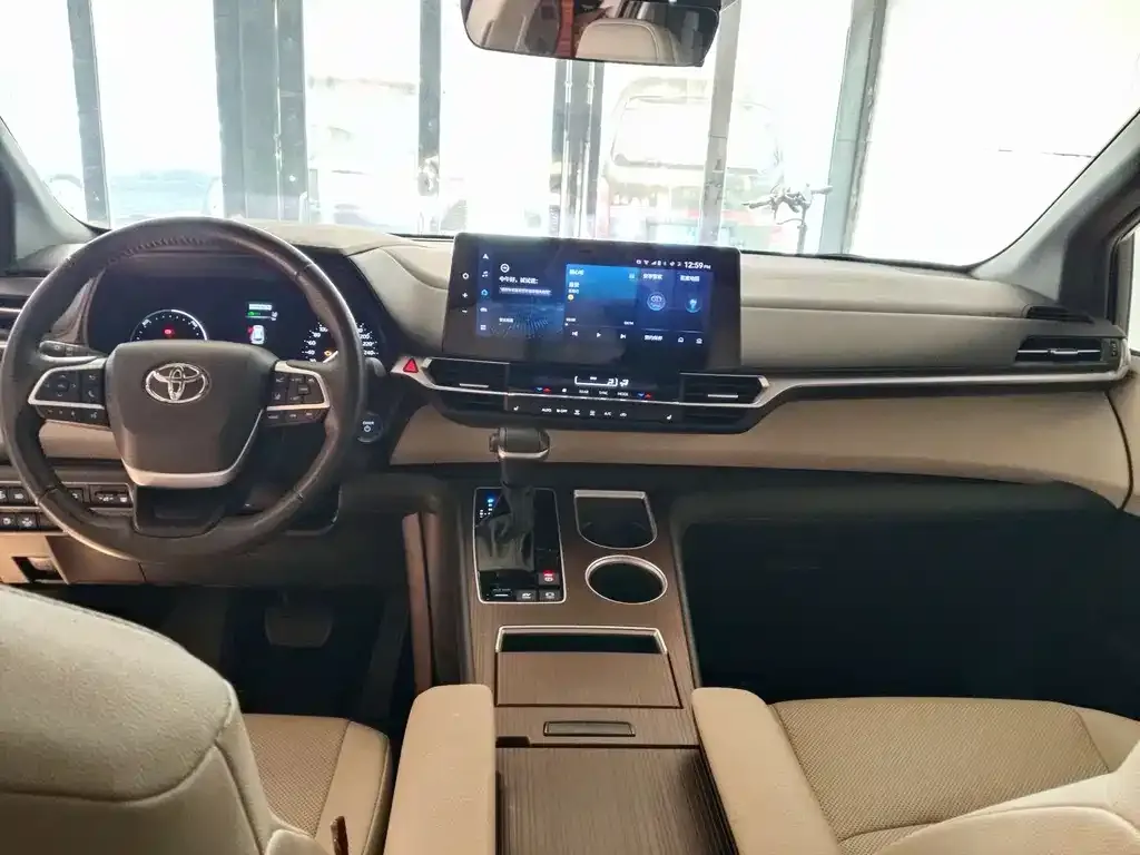 Toyota Granvia — фото 7