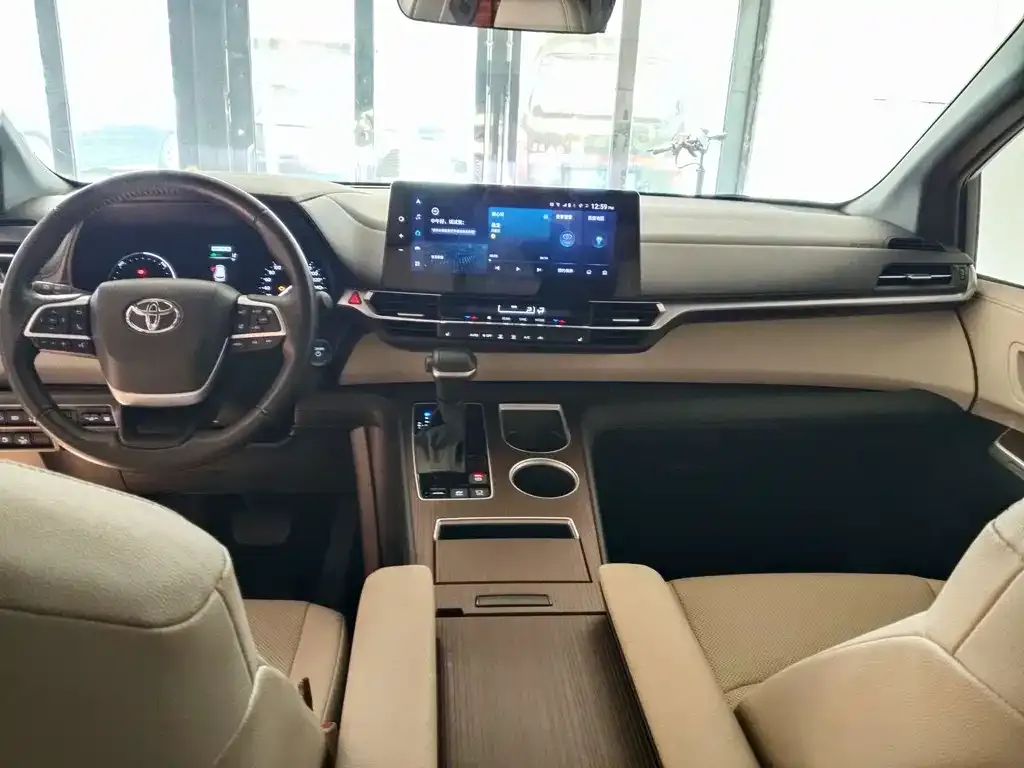 Toyota Granvia — фото 8