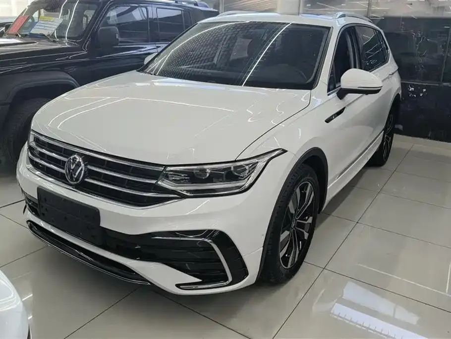 Volkswagen Tiguan L — фото 1