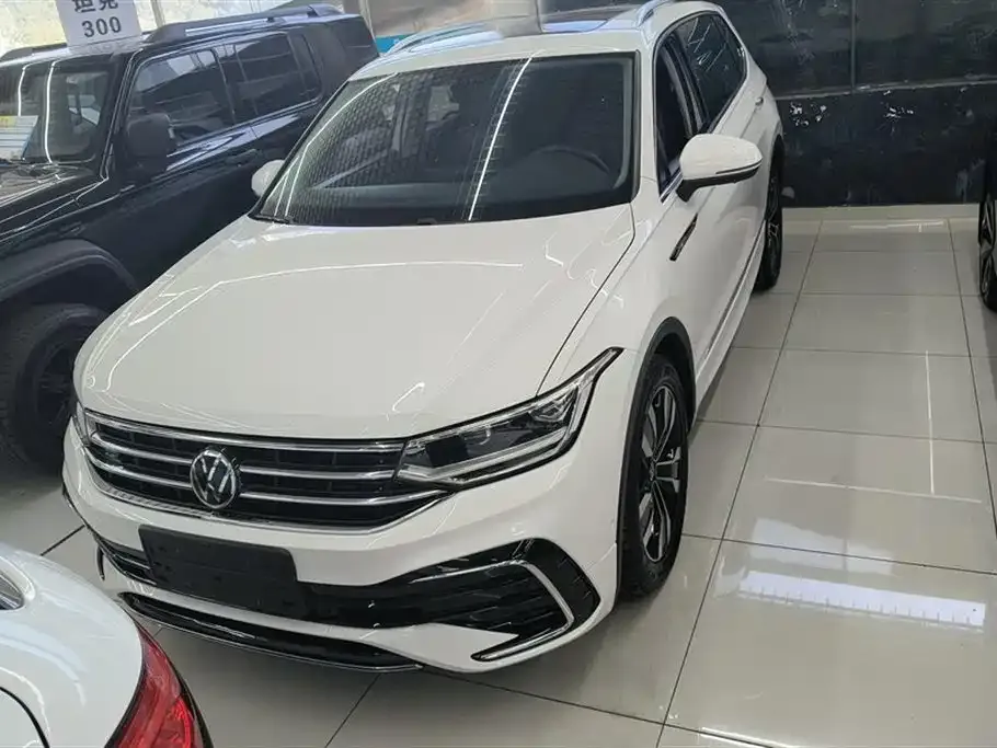 Volkswagen Tiguan L — фото 2