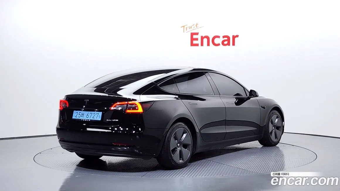 Tesla Model 3 — фото 2