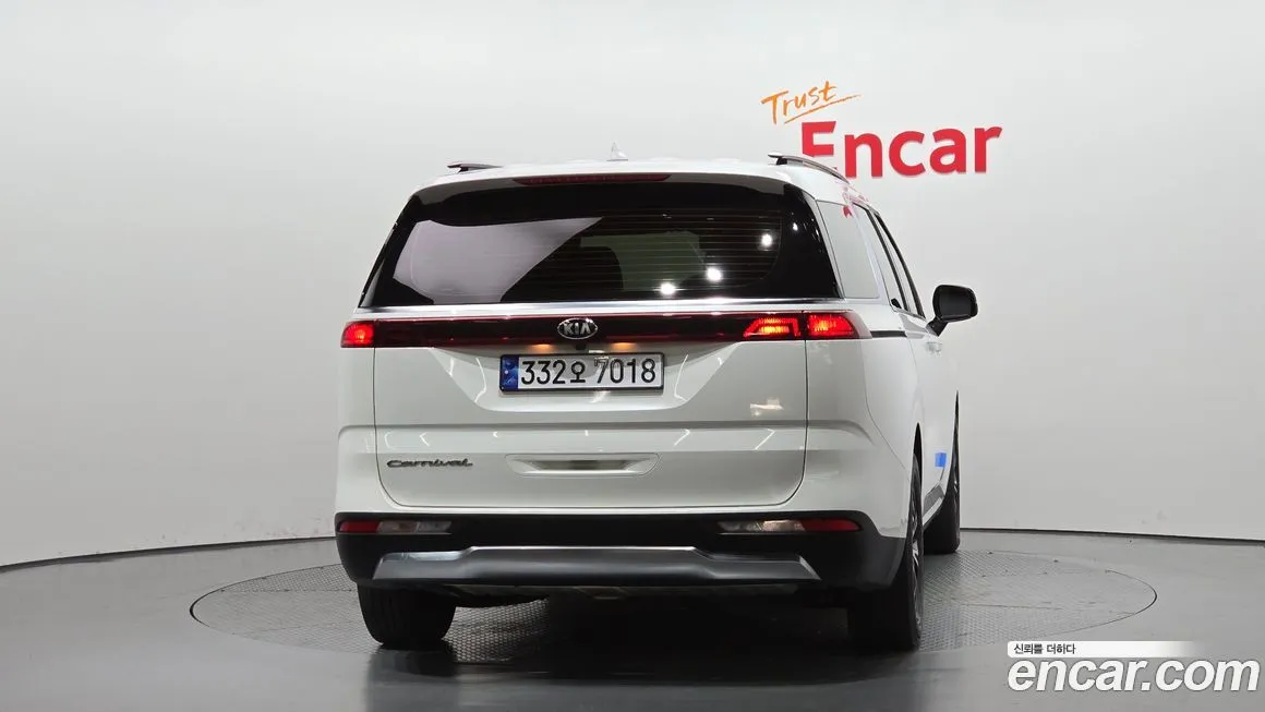 Kia Carnival — фото 4