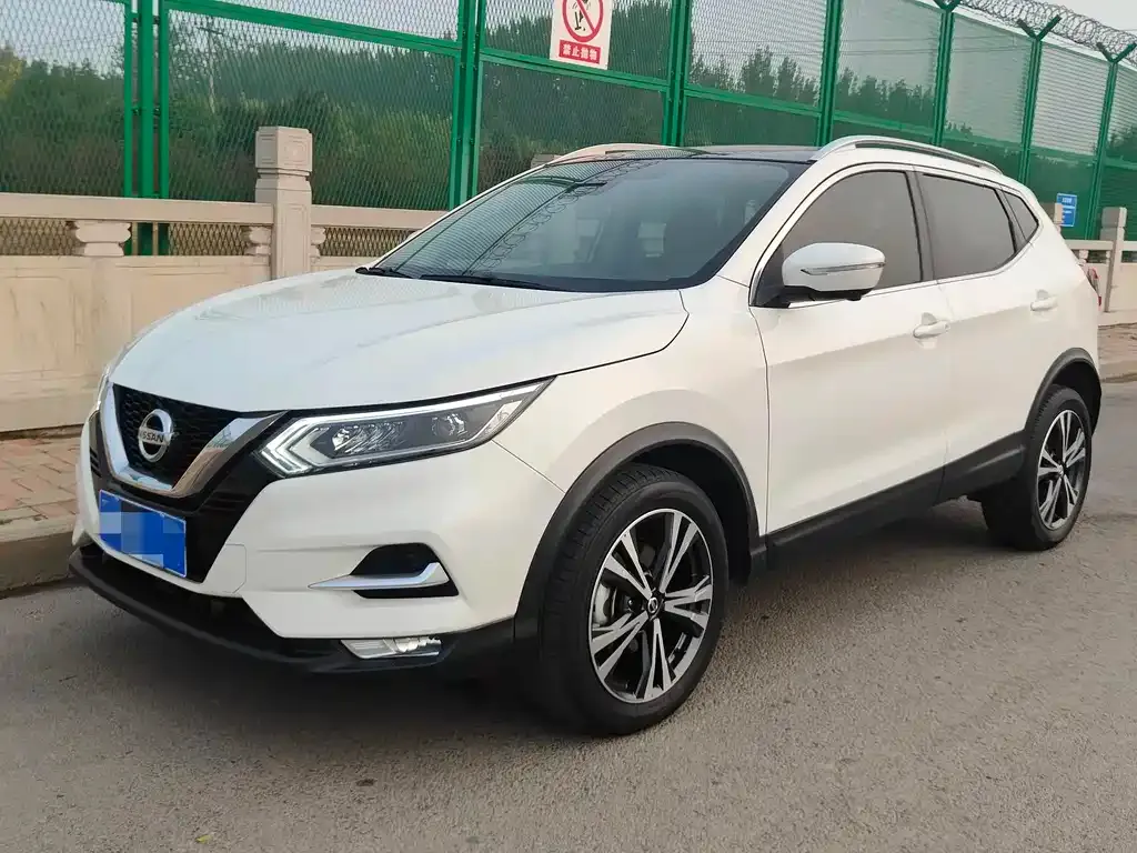 Nissan Qashqai — фото 1