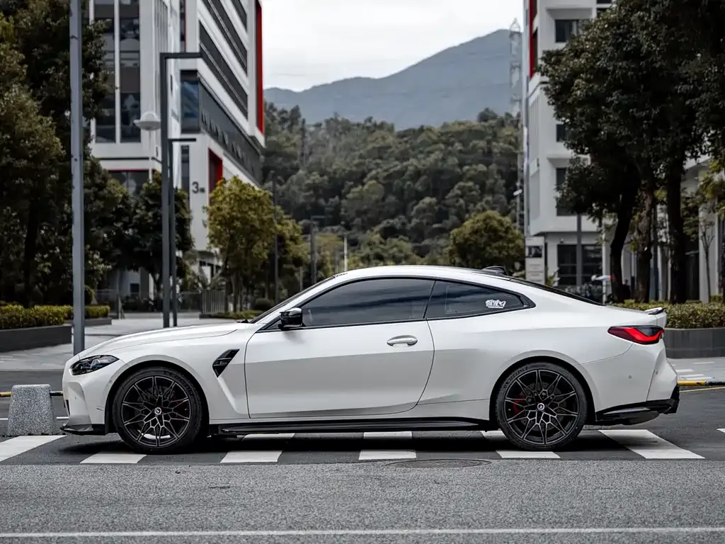 BMW M4 — фото 4