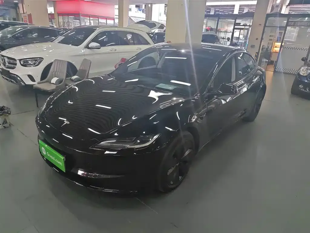 Tesla Model 3 — фото 1