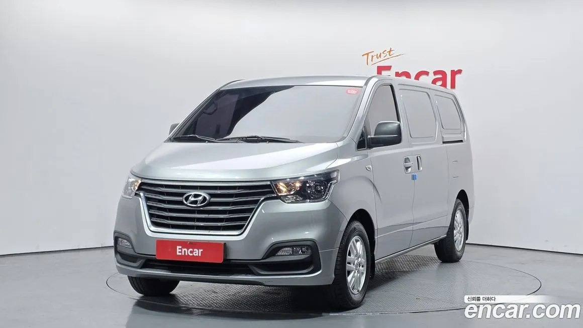 Hyundai Starex — фото 1
