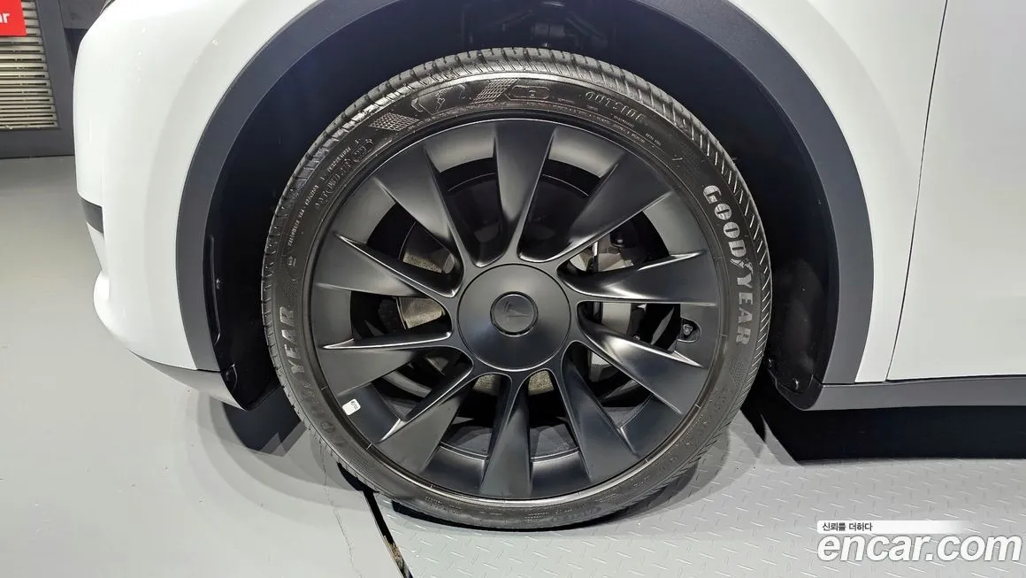 Tesla Model Y — фото 5