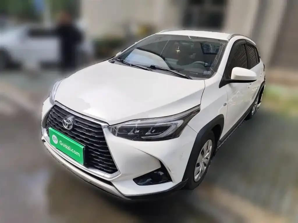 Toyota Yaris L — фото 2