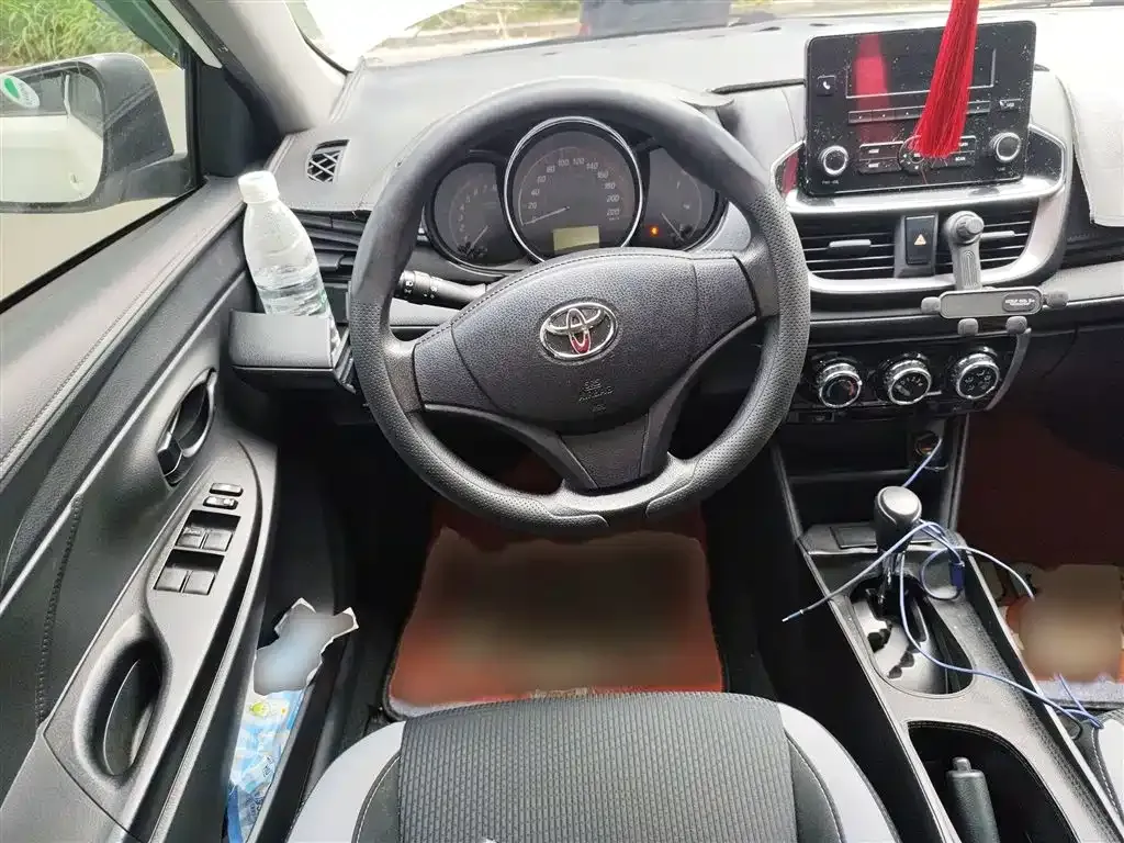 Toyota Yaris L — фото 3