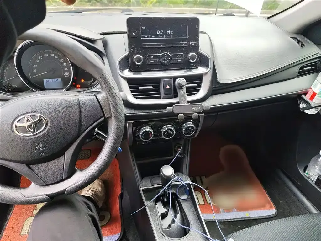 Toyota Yaris L — фото 6