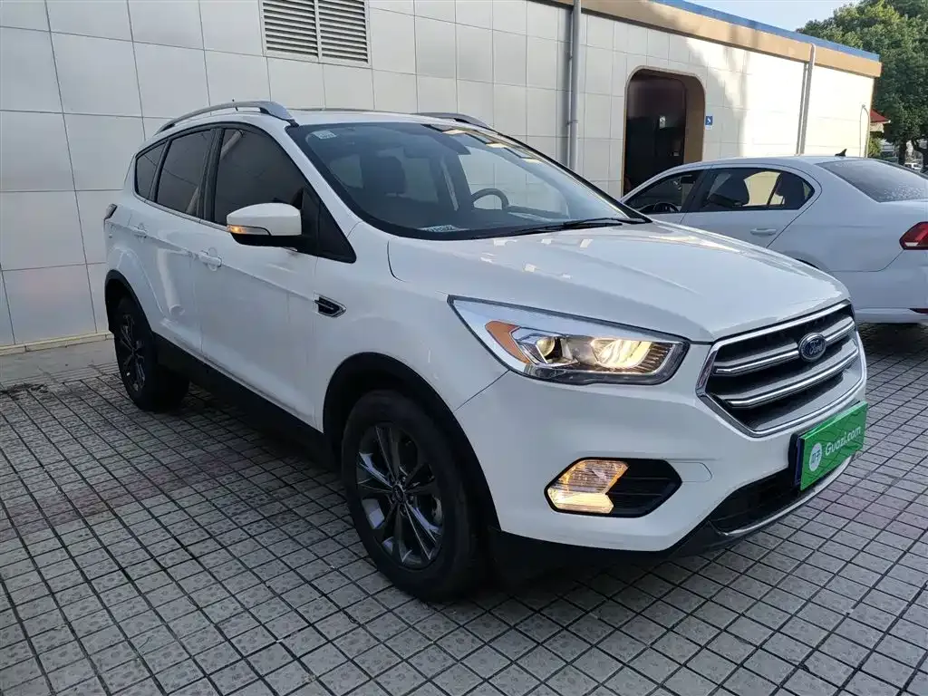 Ford Kuga — фото 4