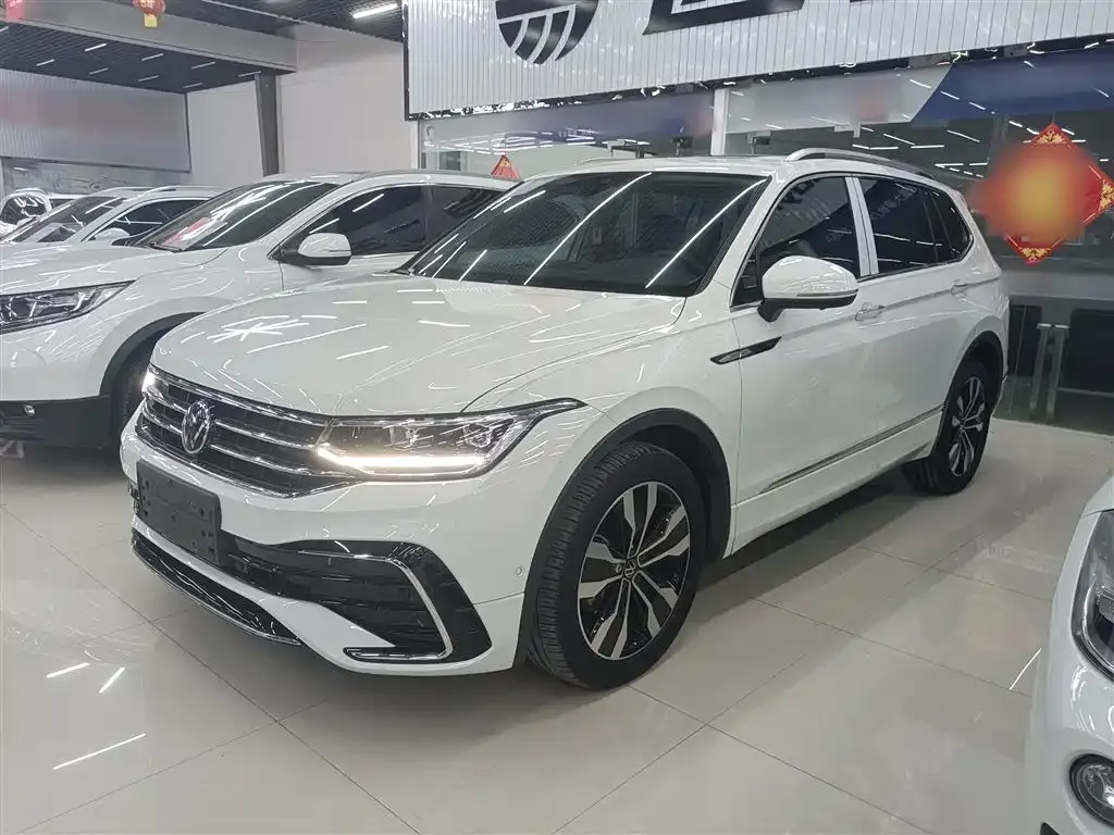 Volkswagen Tiguan L — фото 1
