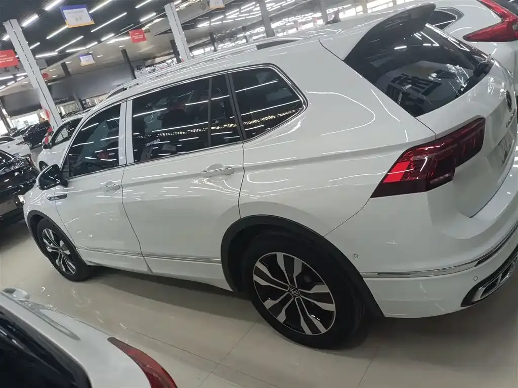 Volkswagen Tiguan L — фото 5