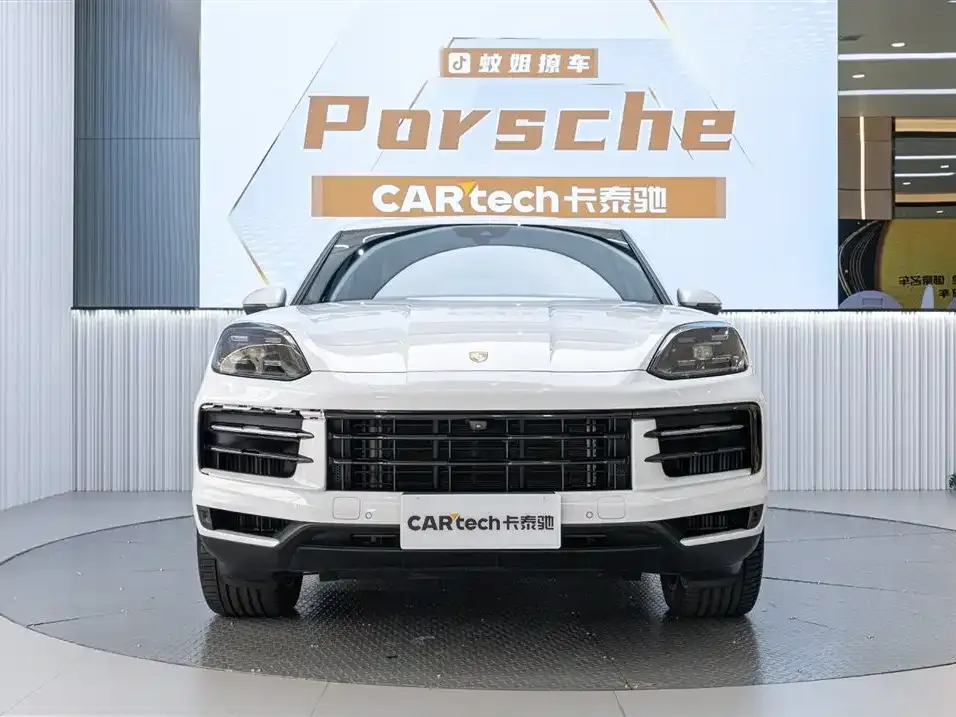 Porsche Cayenne — фото 1