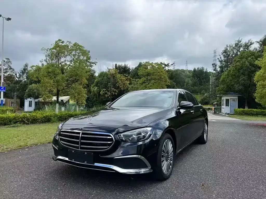 Mercedes-Benz E-Class — фото 1