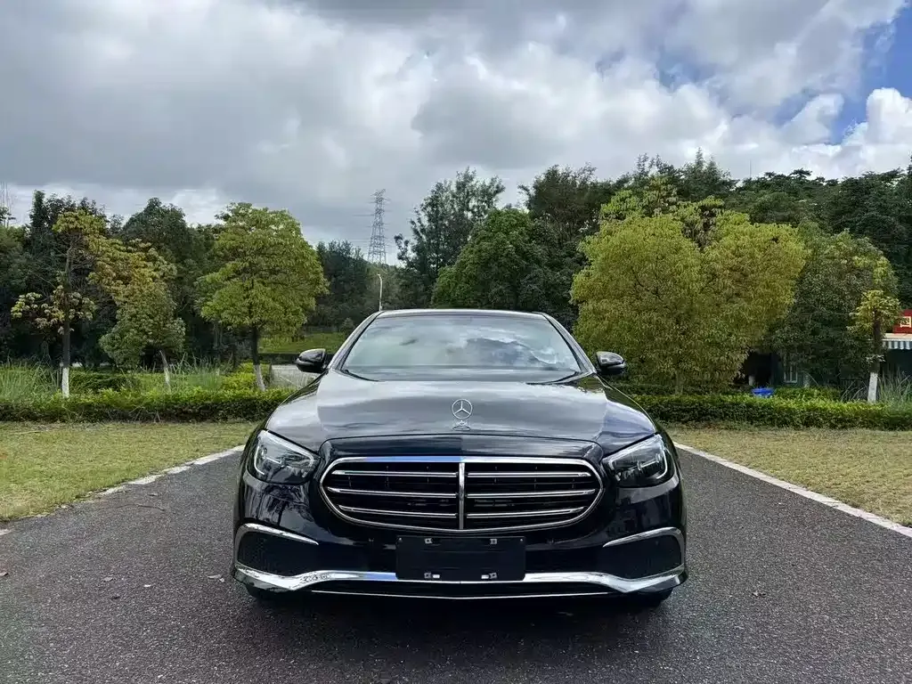 Mercedes-Benz E-Class — фото 2