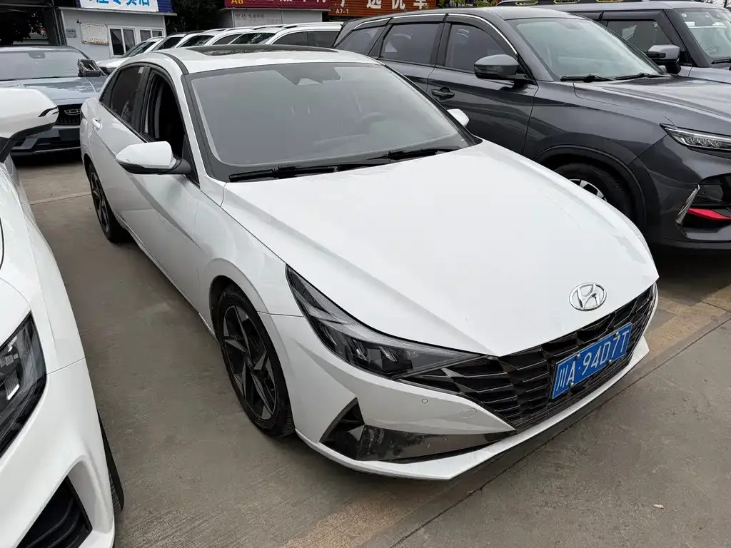 Hyundai Elantra — фото 3