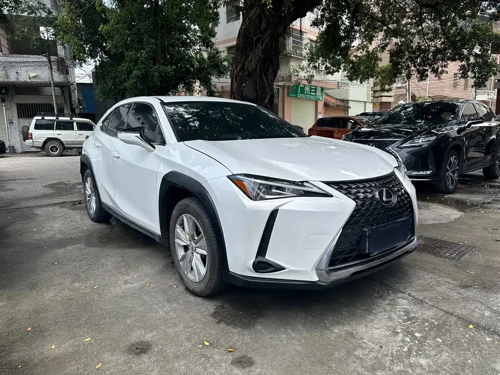 Lexus UX — фото 2