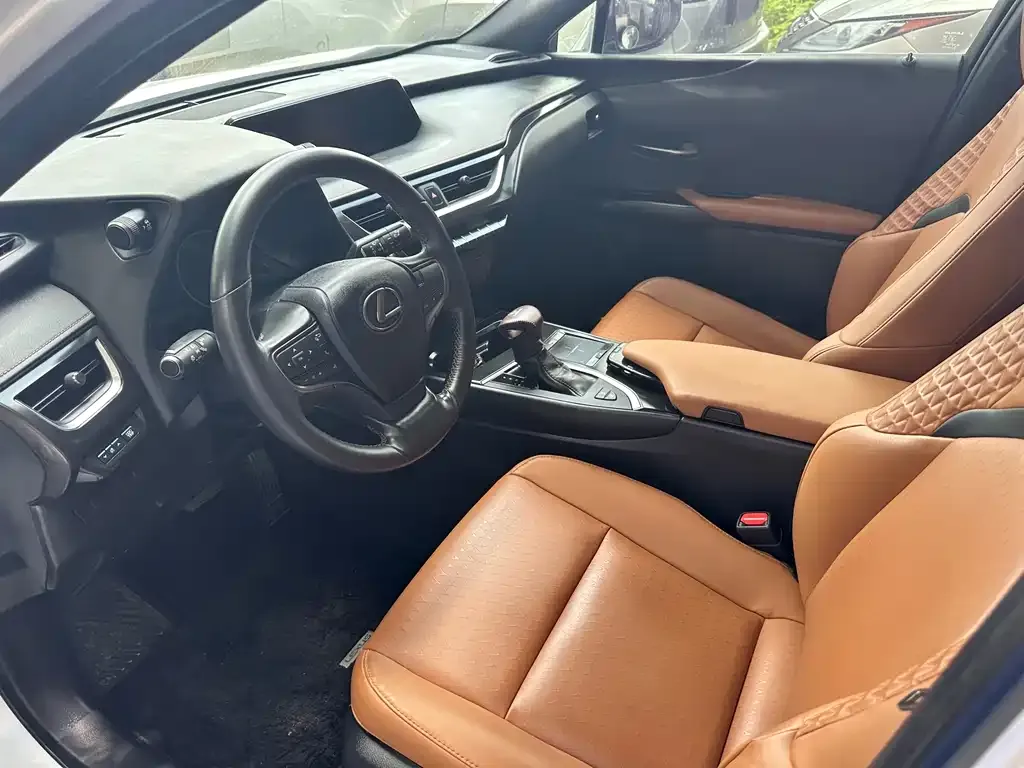 Lexus UX — фото 4