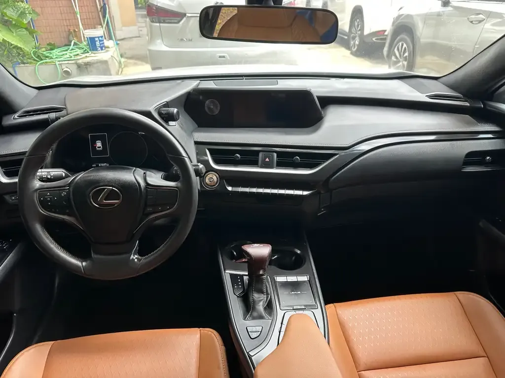 Lexus UX — фото 6