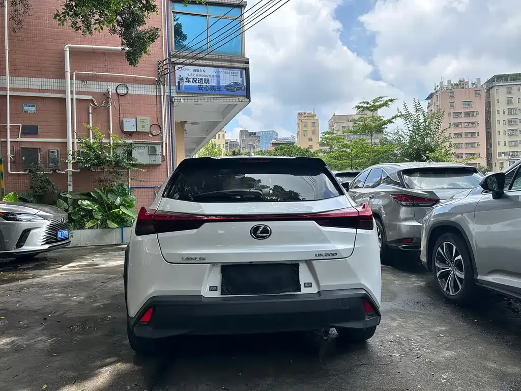 Lexus UX — фото 7