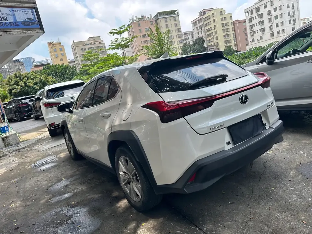 Lexus UX — фото 8