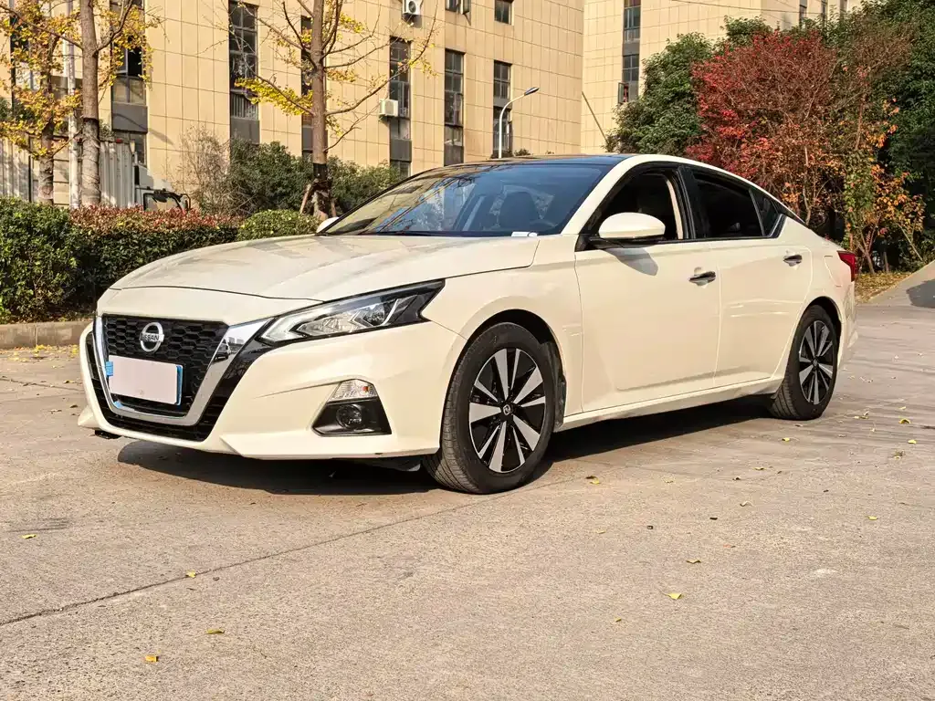 Nissan Teana — фото 1