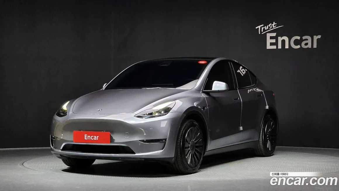 Tesla Model Y — фото 1