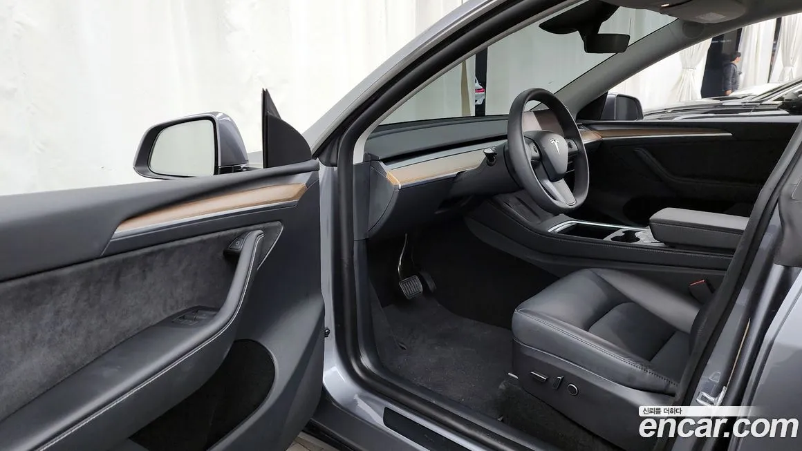 Tesla Model Y — фото 10