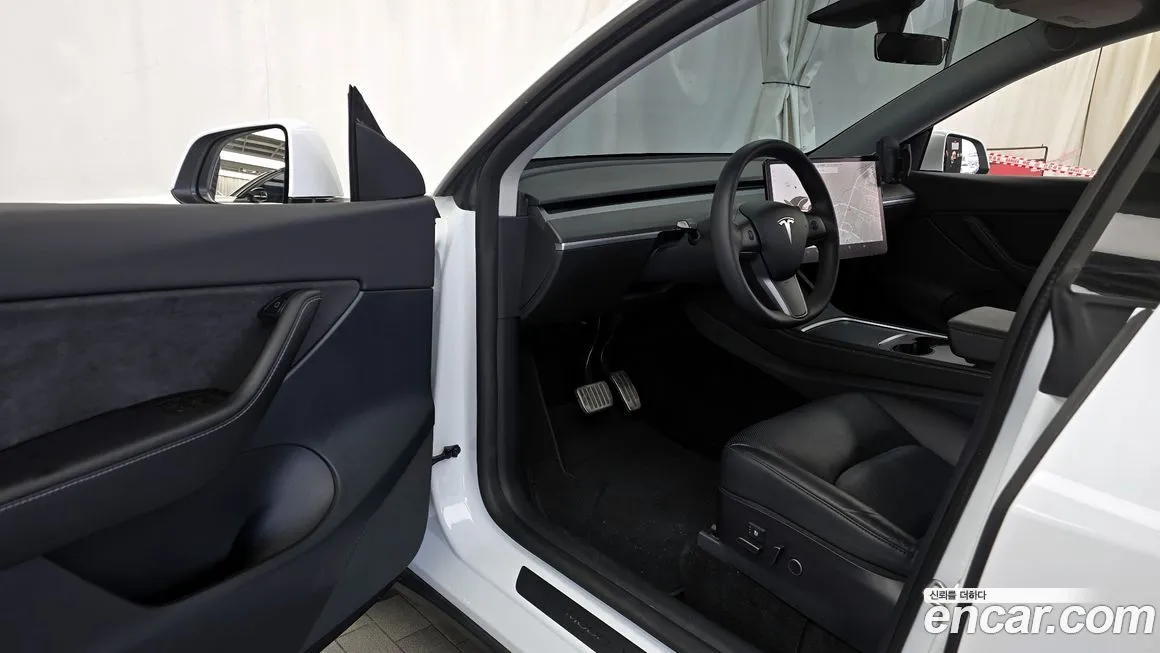 Tesla Model Y — фото 10