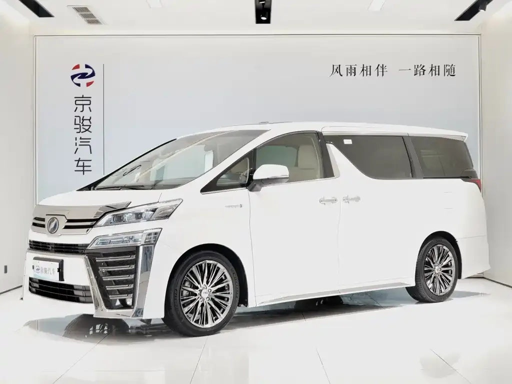 Toyota Vellfire — фото 1