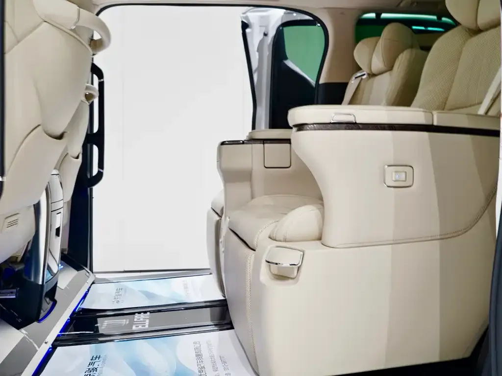 Toyota Vellfire — фото 10