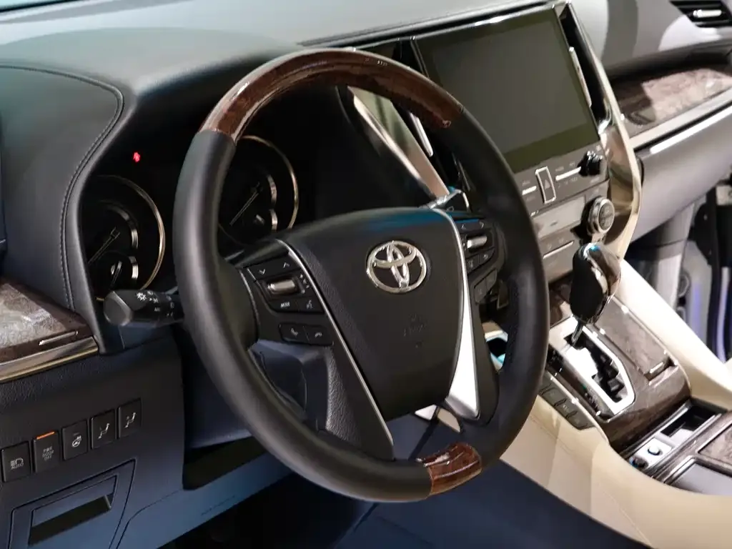 Toyota Vellfire — фото 4