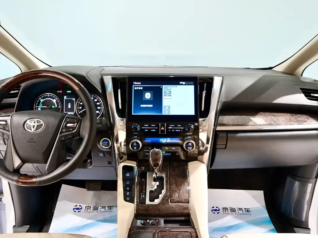 Toyota Vellfire — фото 9
