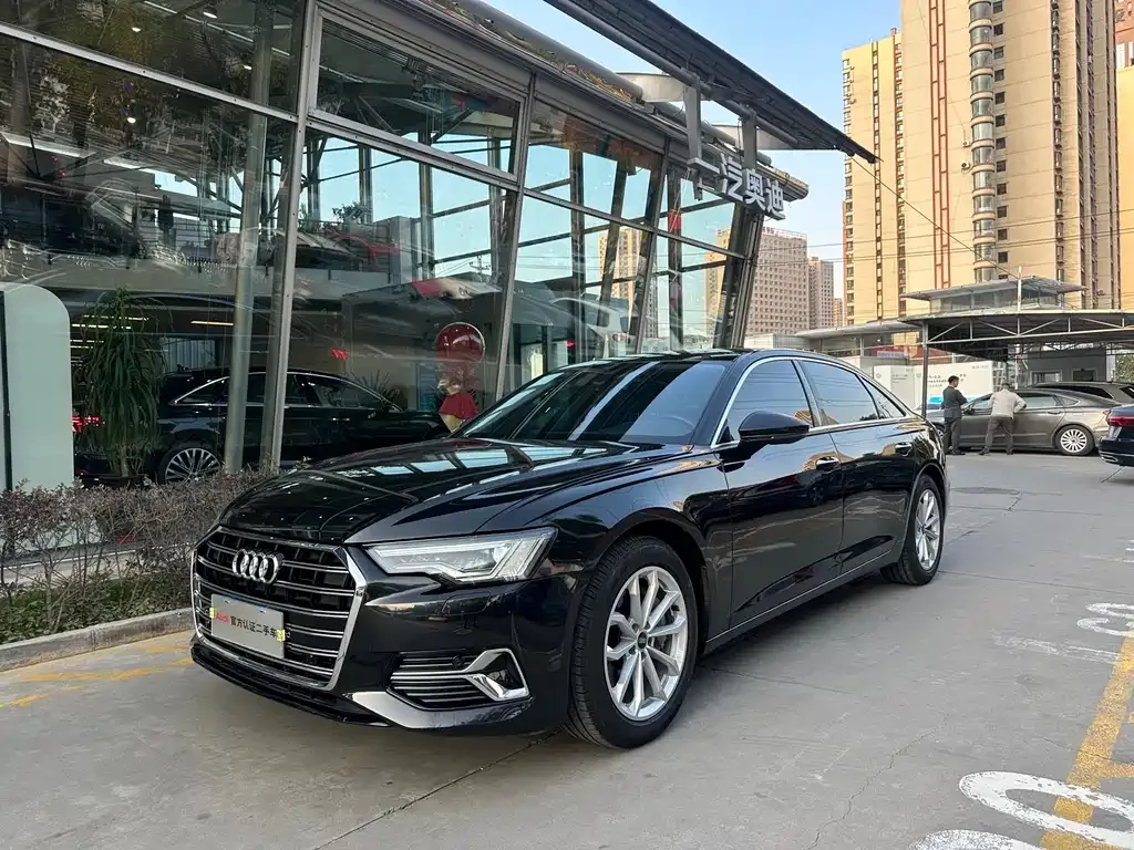 Audi A6L — фото 1