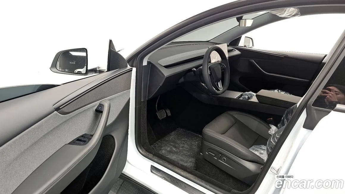 Tesla Model Y — фото 10