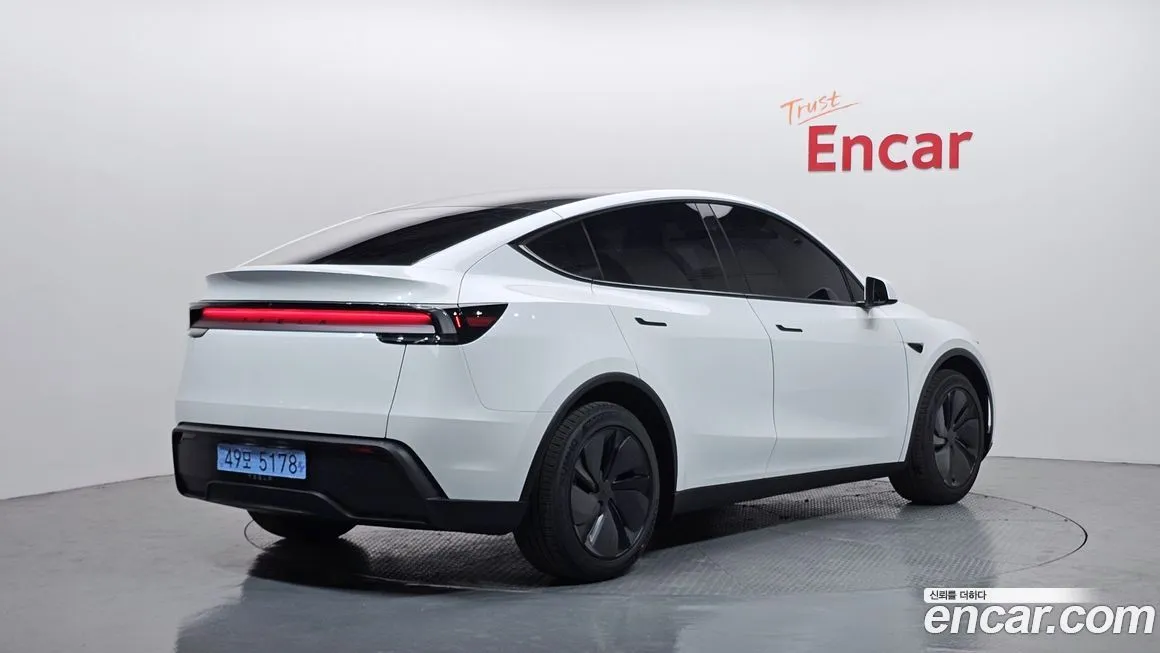 Tesla Model Y — фото 2