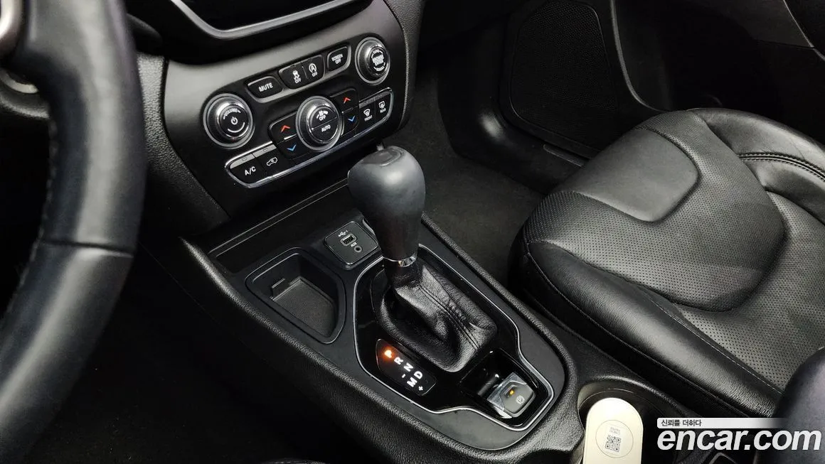 Jeep Cherokee — фото 9