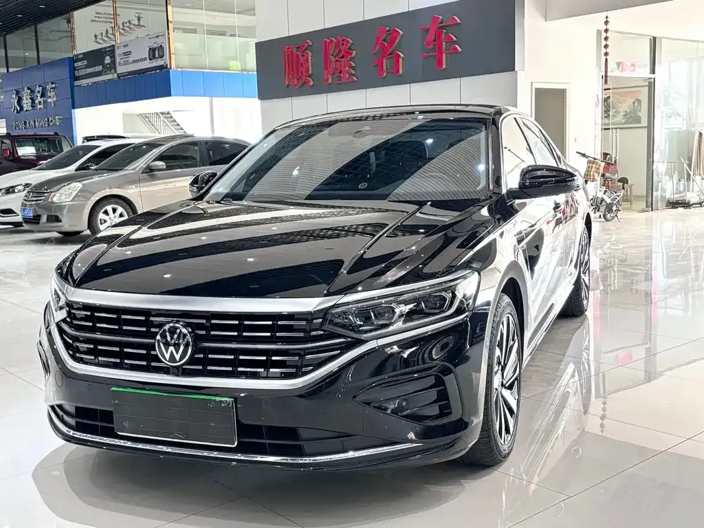 Volkswagen Passat — фото 1