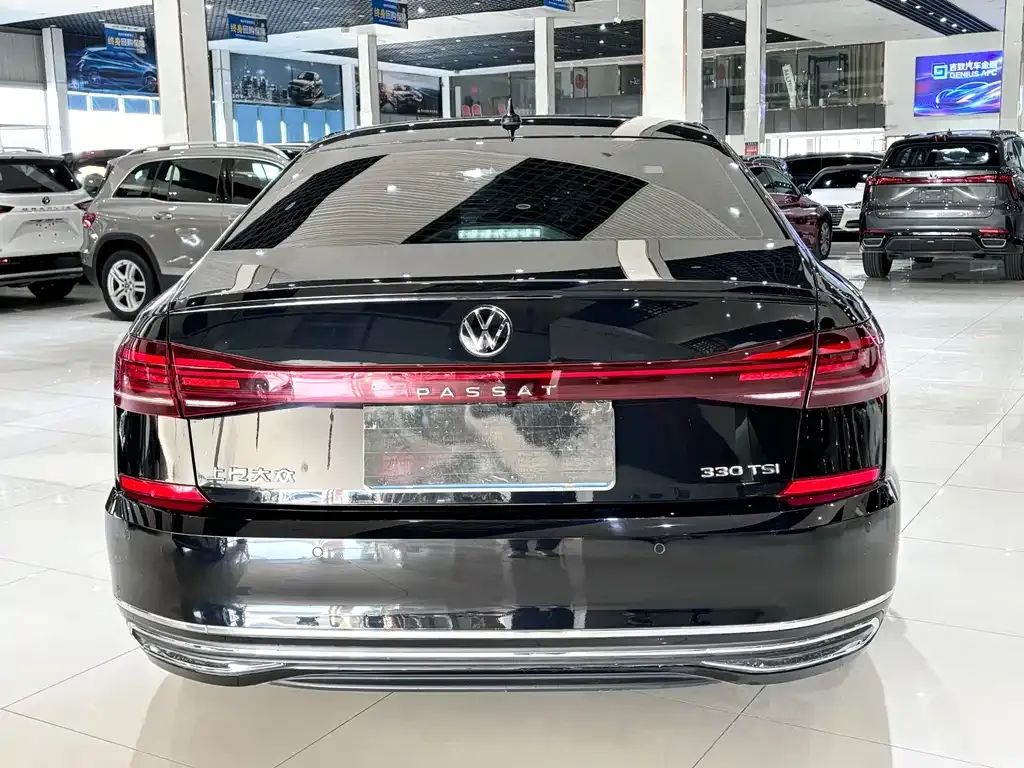 Volkswagen Passat — фото 8